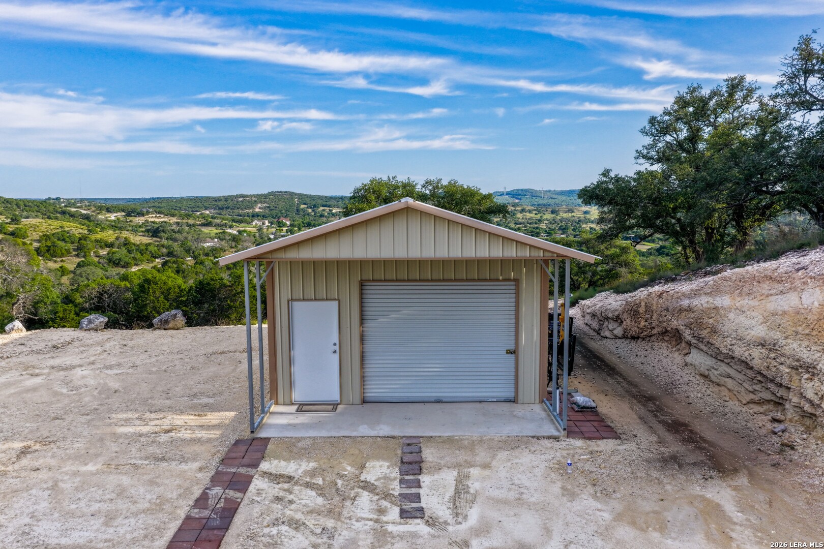 main property photo 13