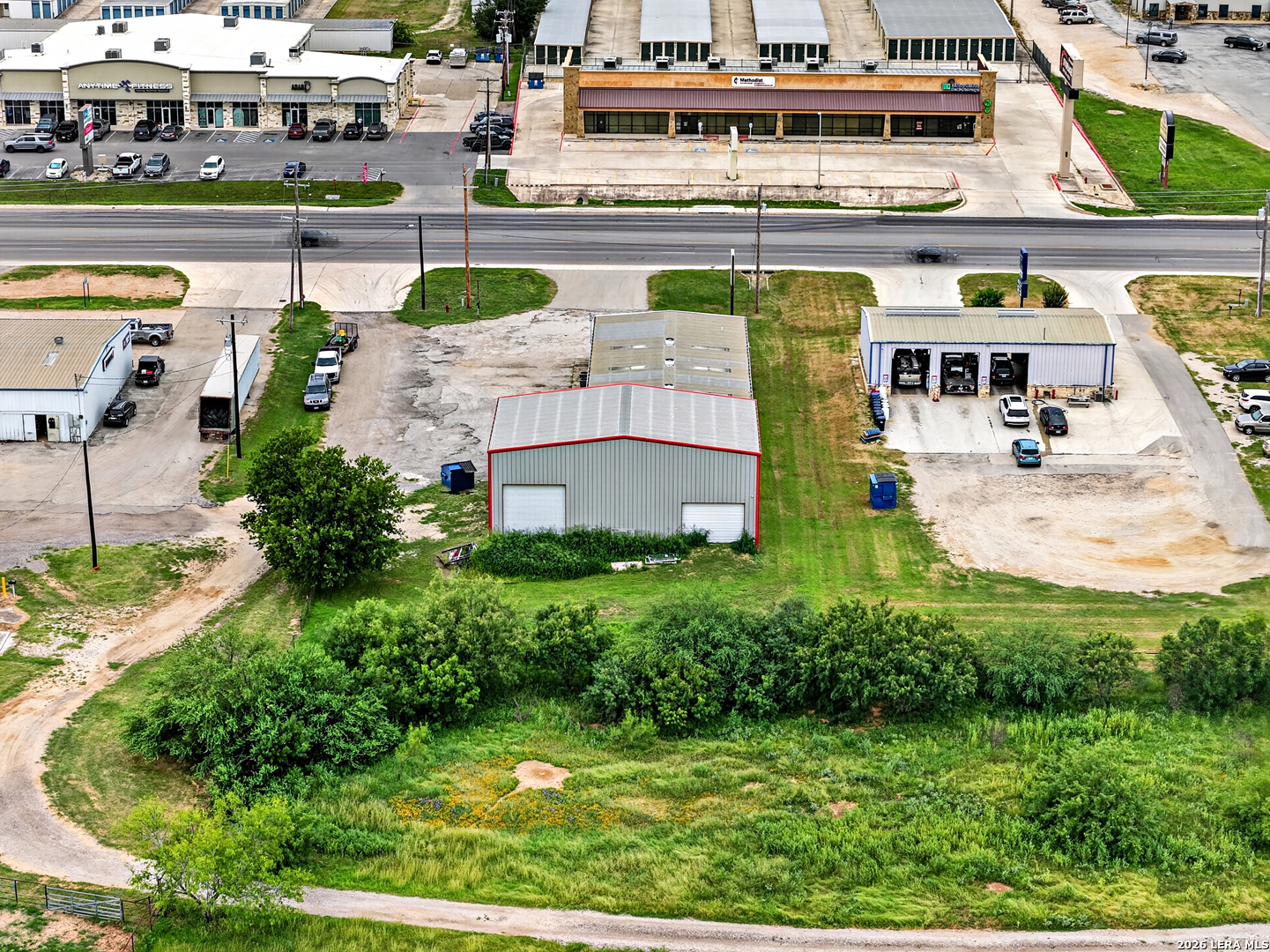 main property photo 32