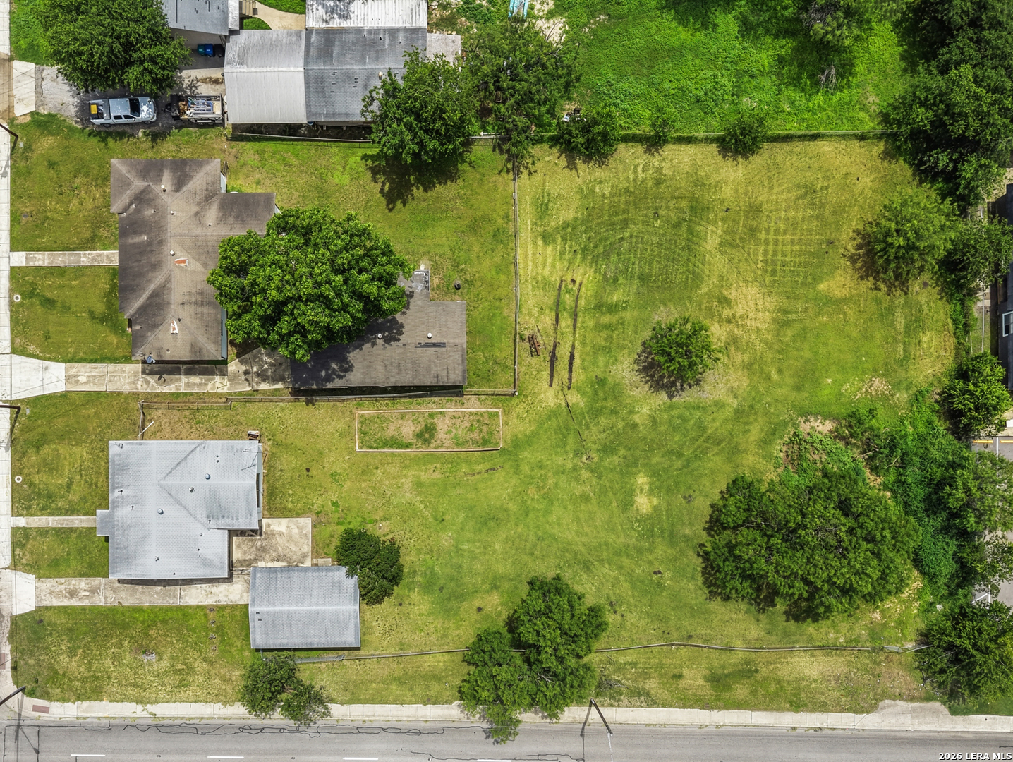 main property photo 32