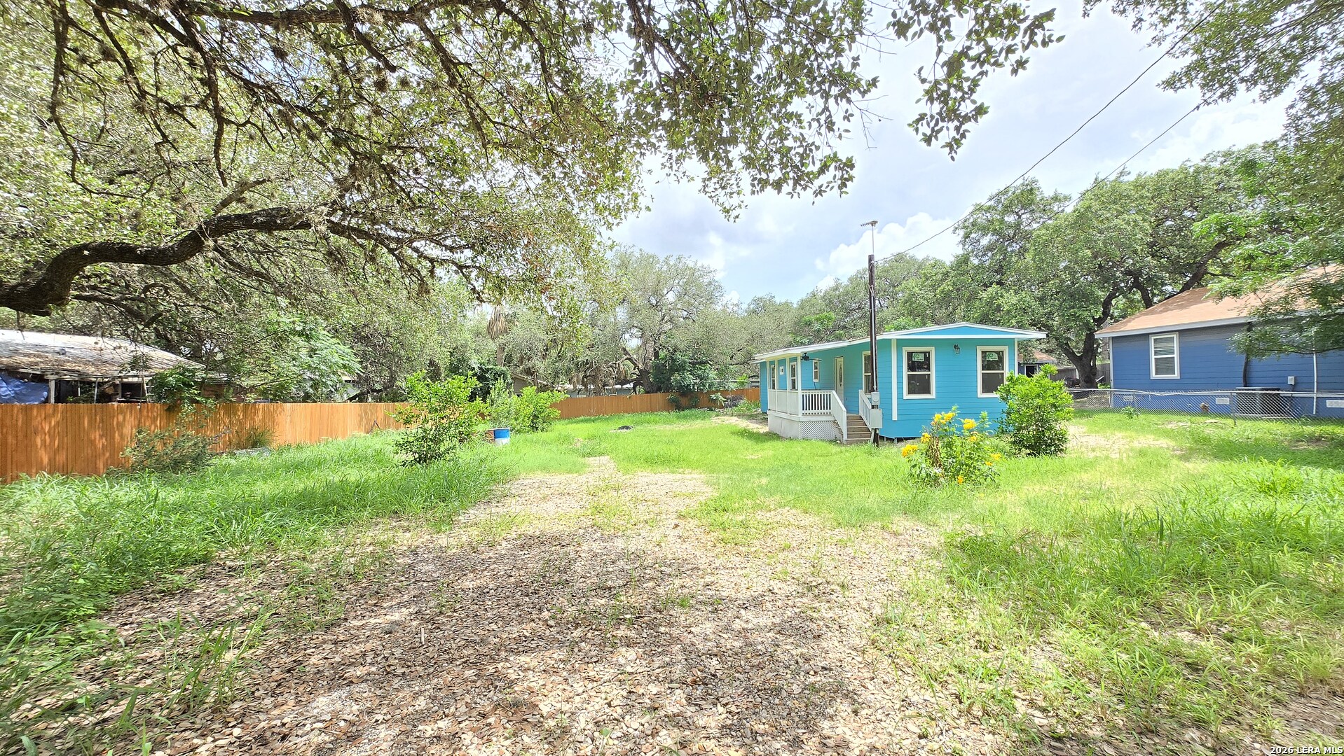 main property photo 9