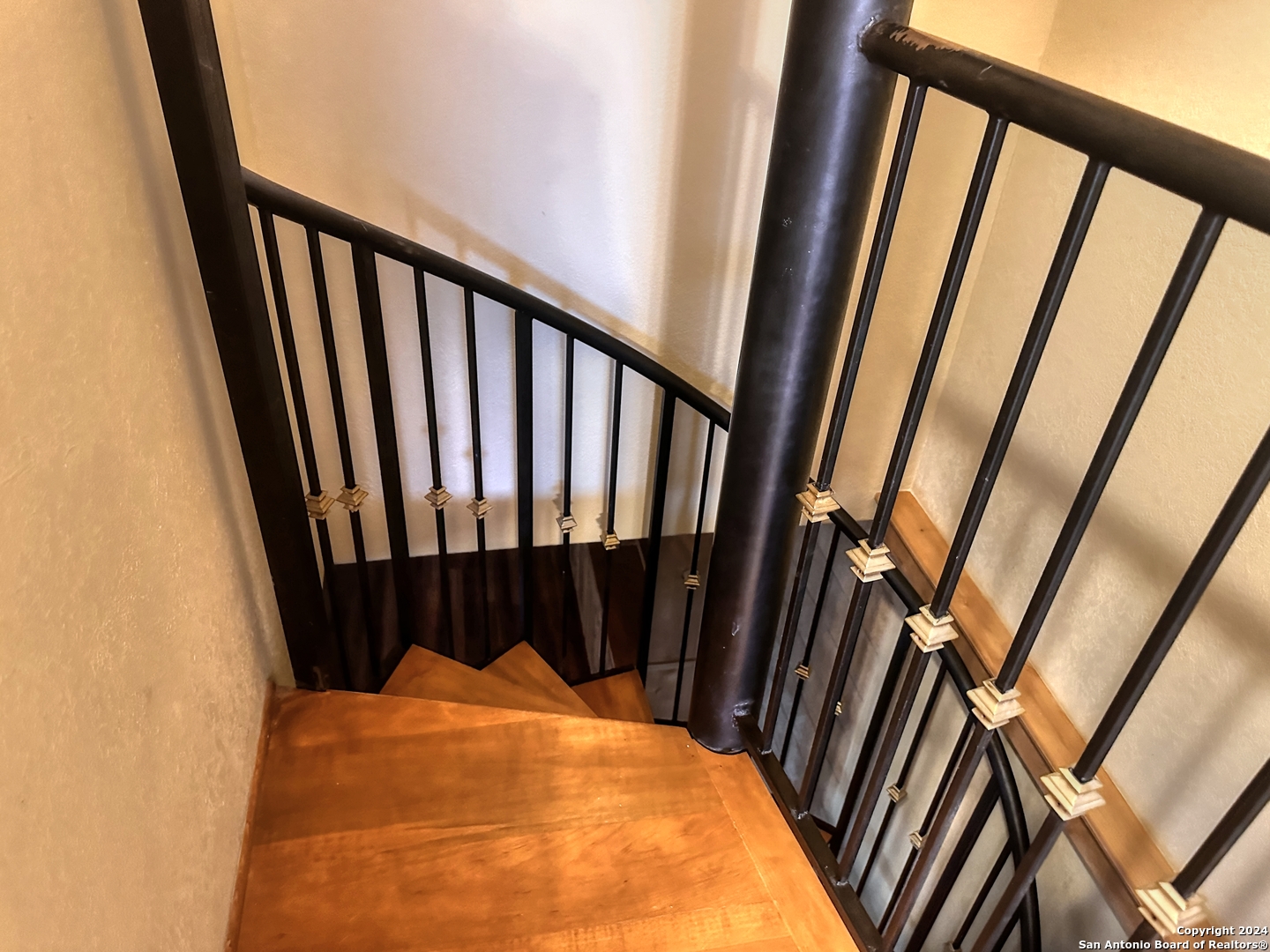 main property photo 16