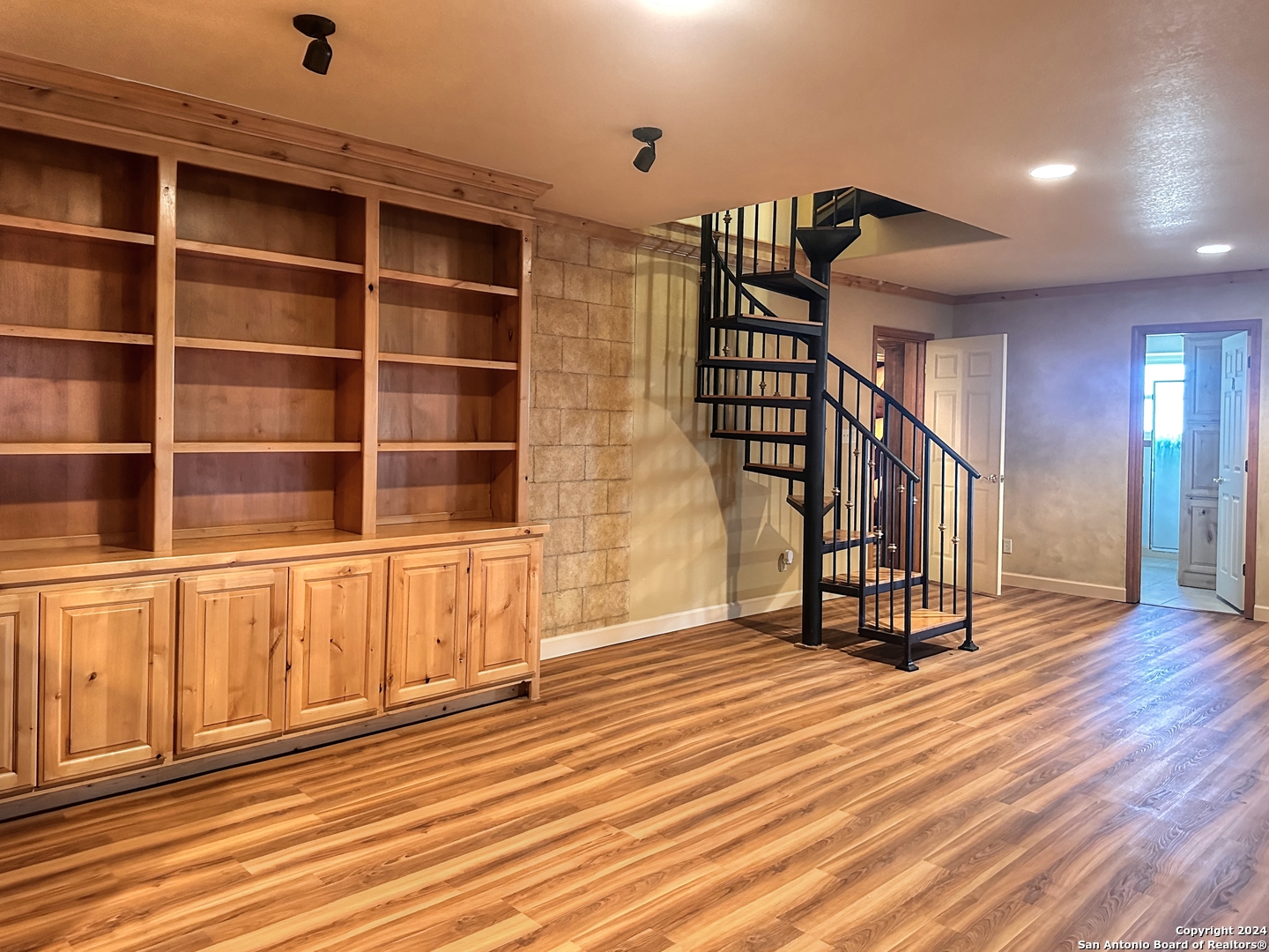 main property photo 18