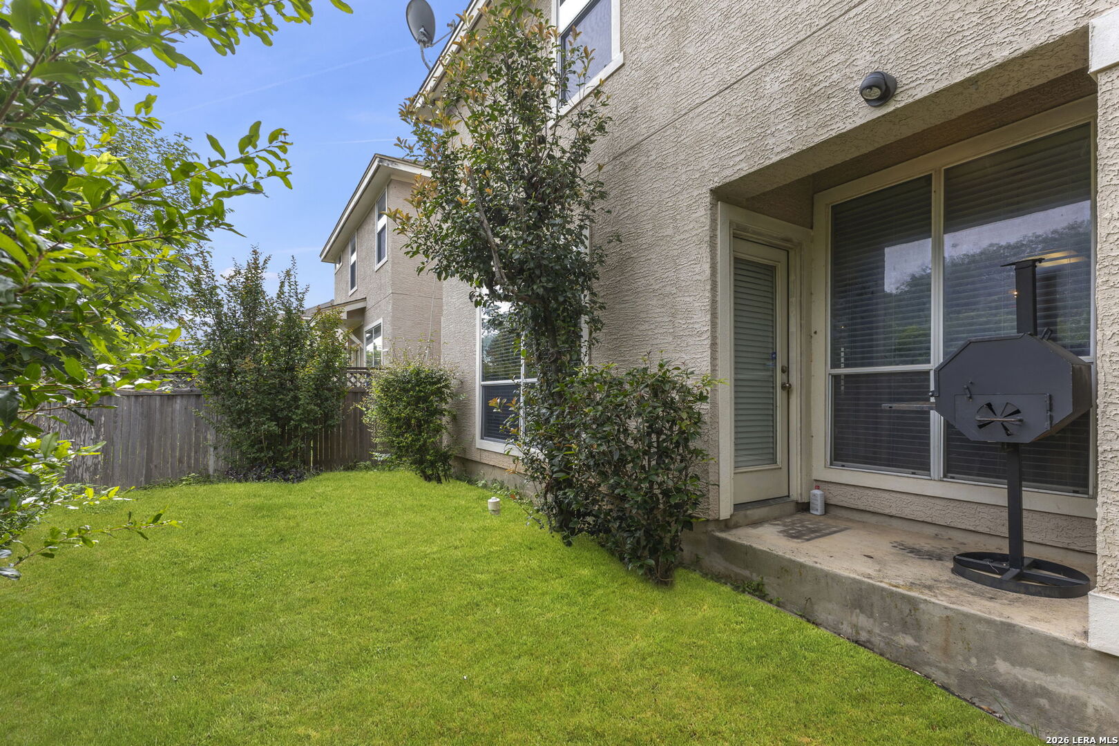 main property photo 28