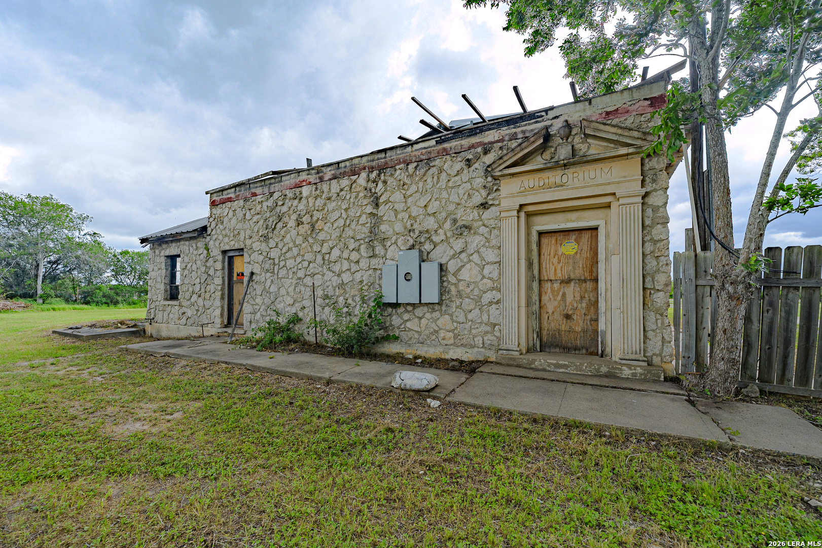 main property photo 9