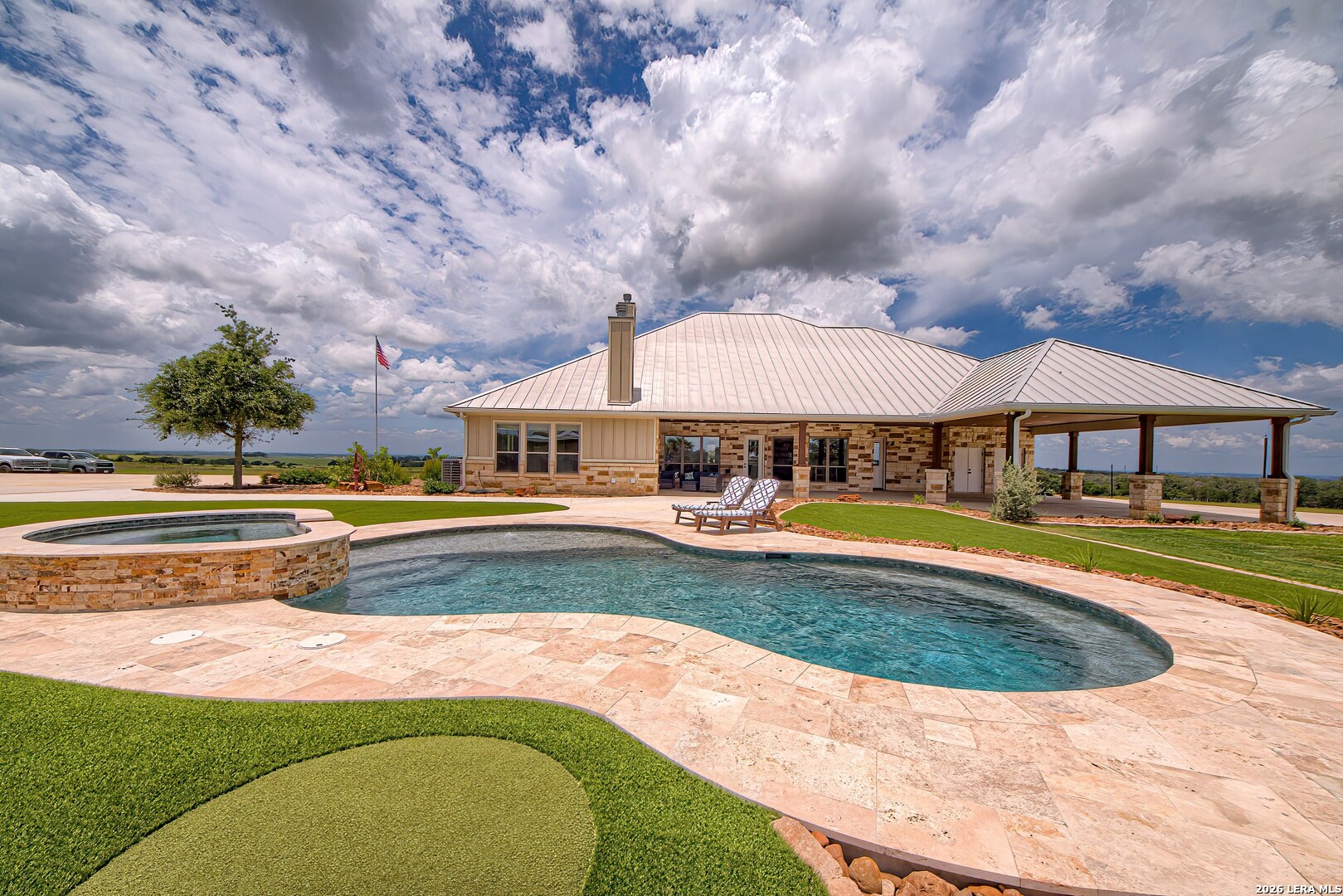 main property photo 30