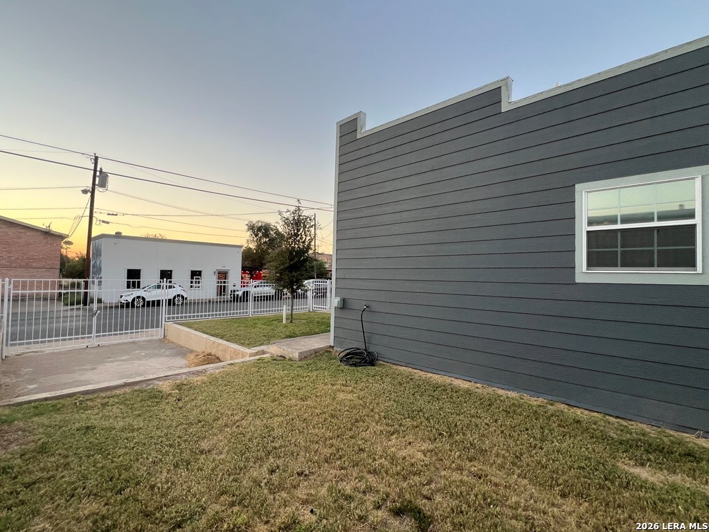 main property photo 17