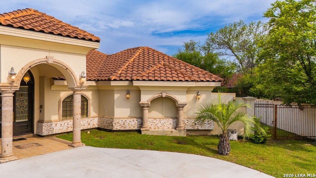 main property photo 2
