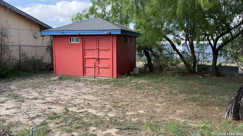 main property photo 25