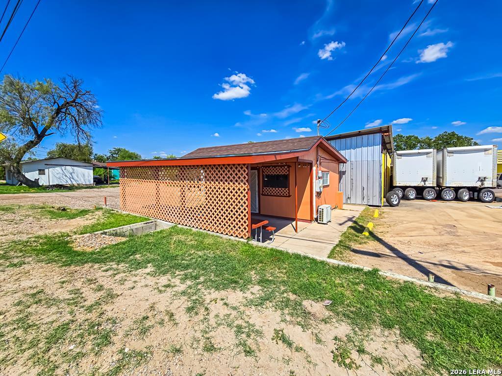 main property photo 28