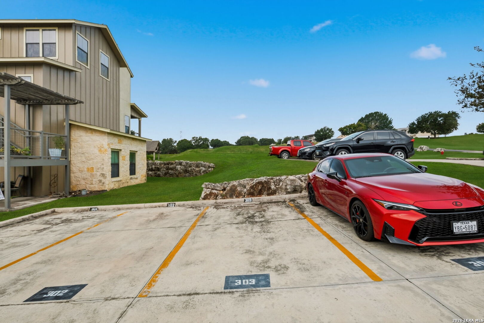 main property photo 28