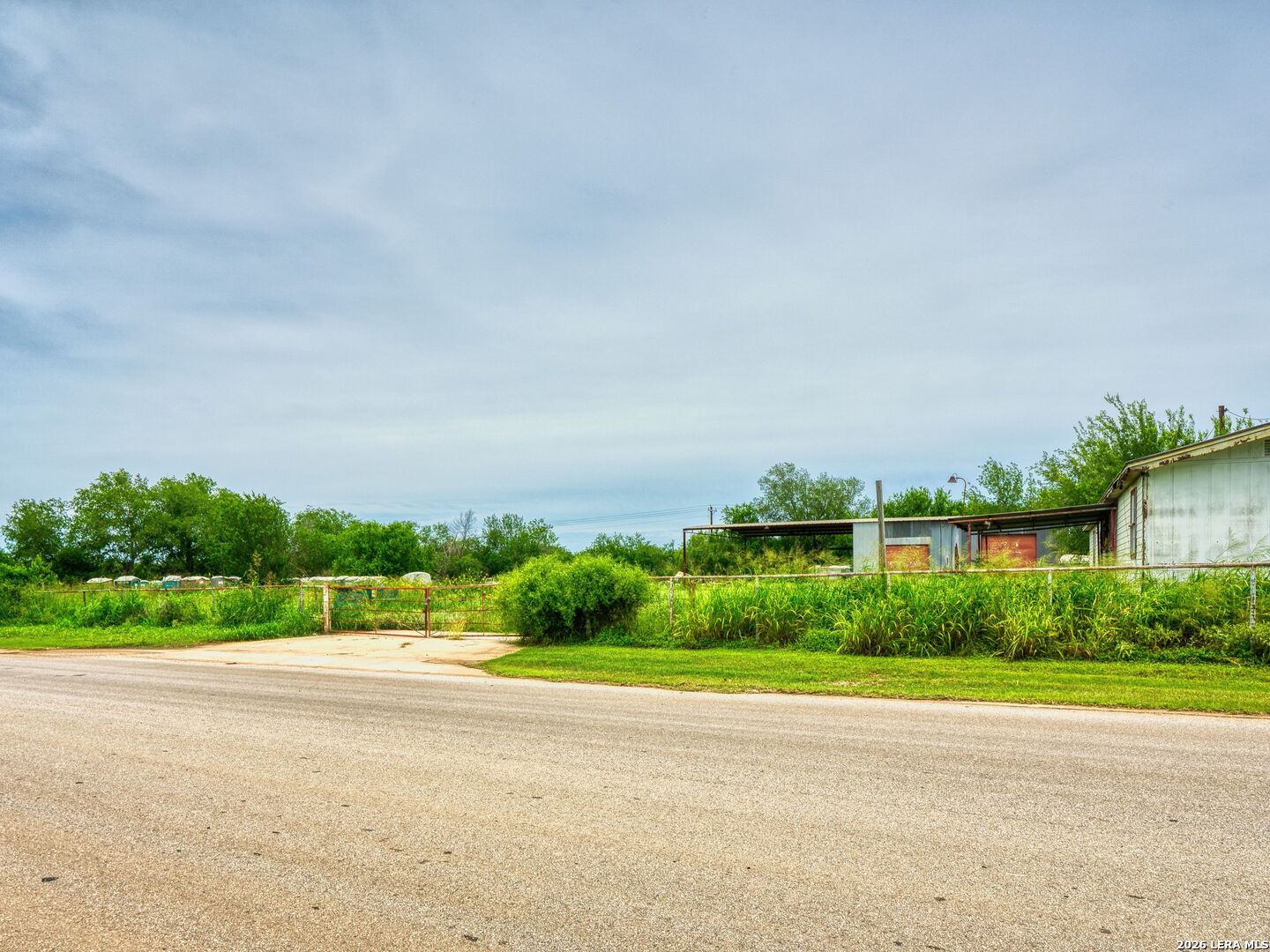 main property photo 3