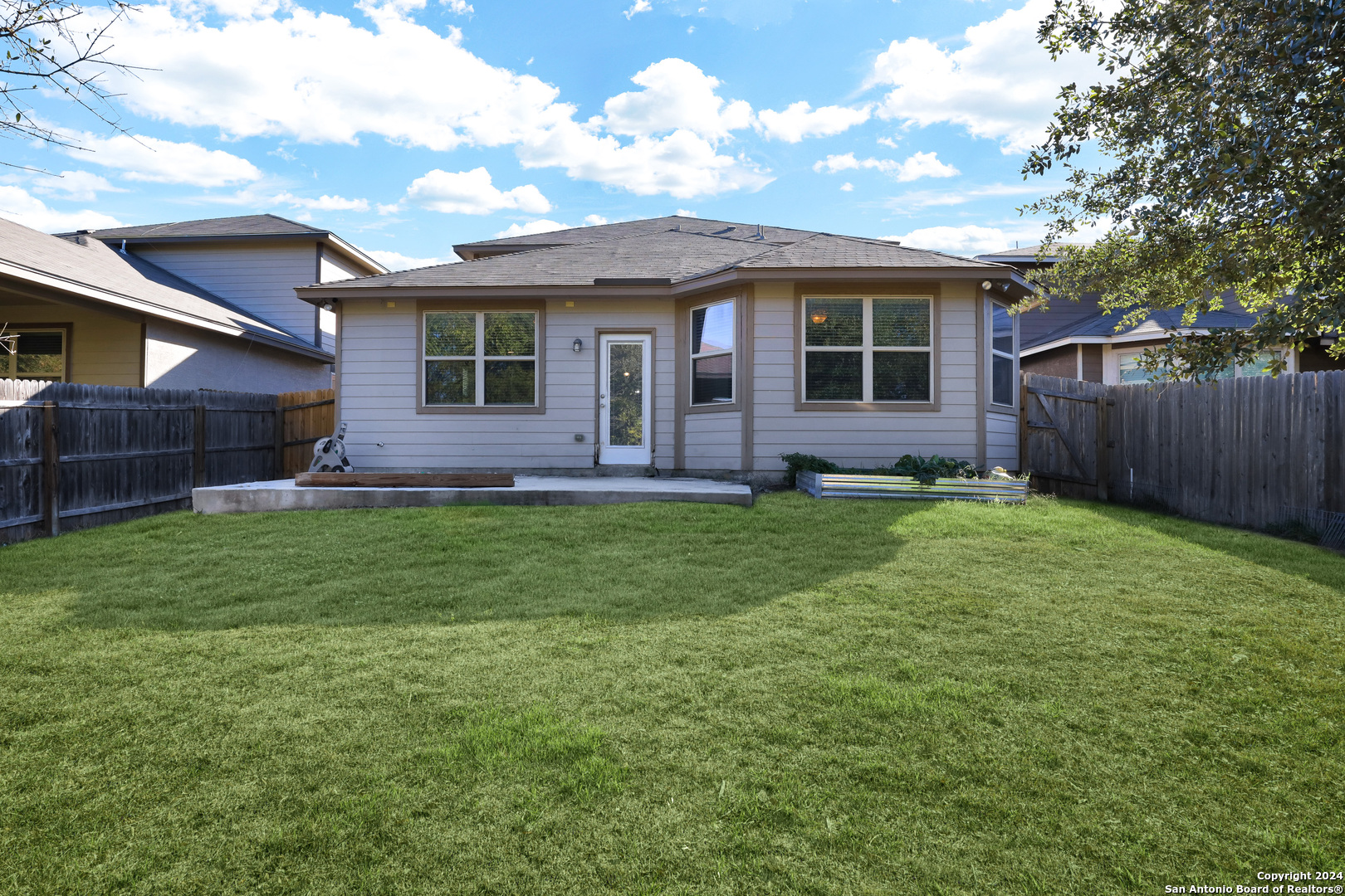main property photo 12