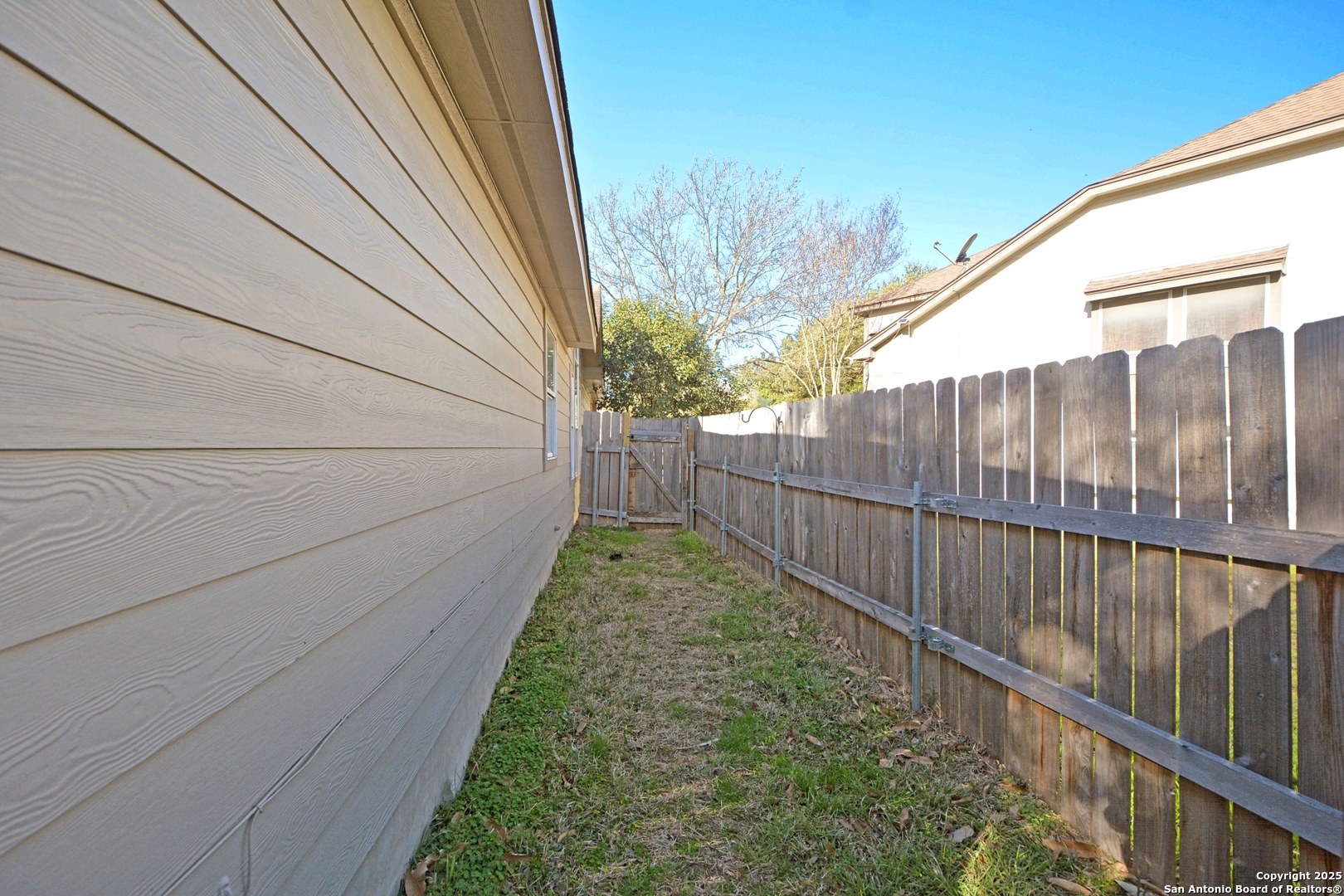 main property photo 40