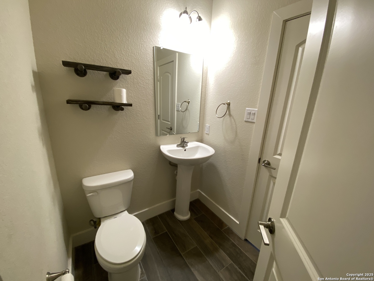 main property photo 12