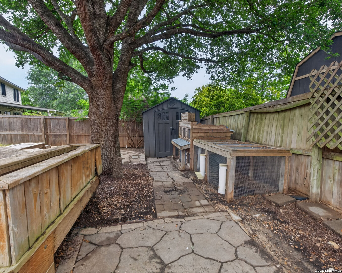 main property photo 31