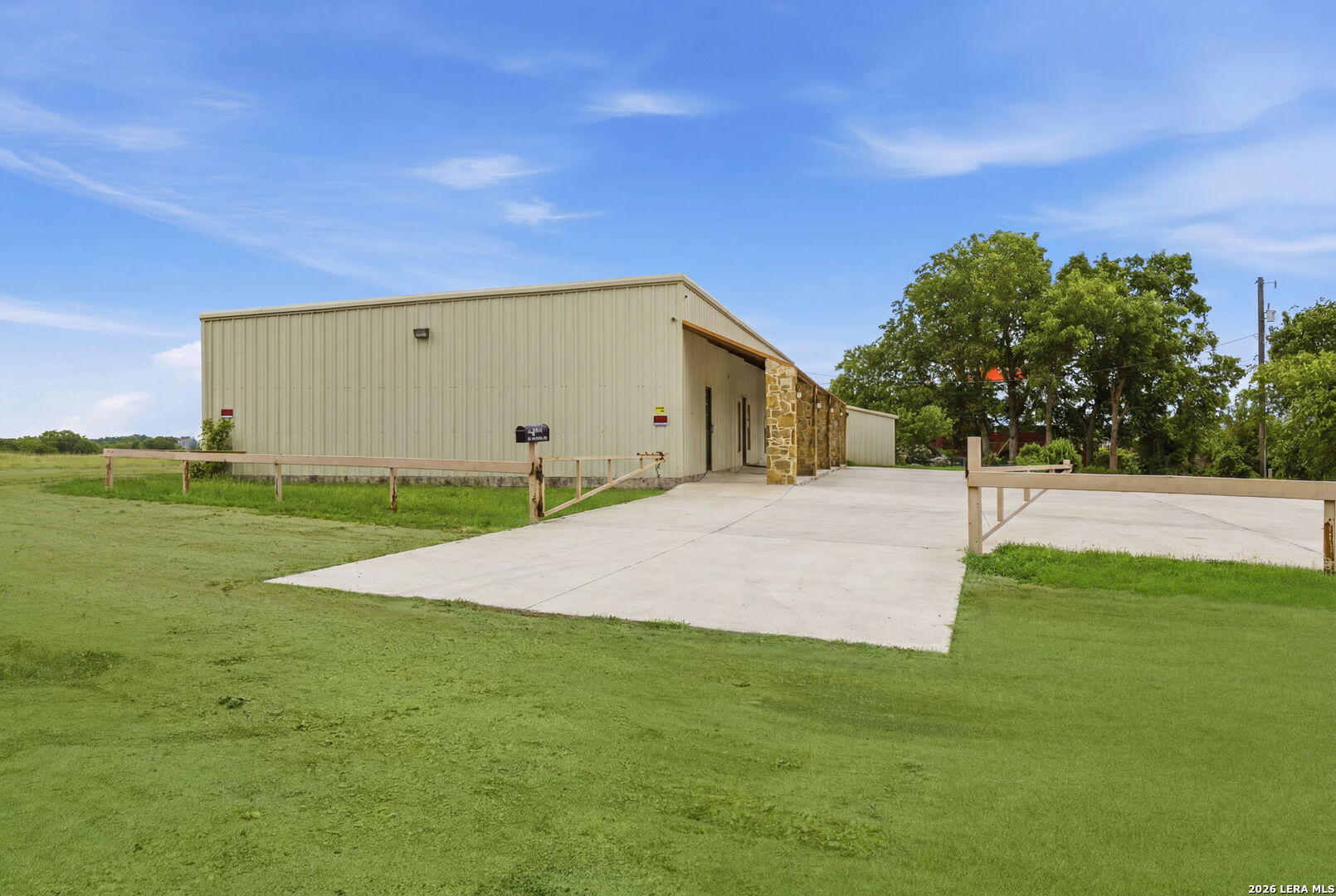 main property photo 12
