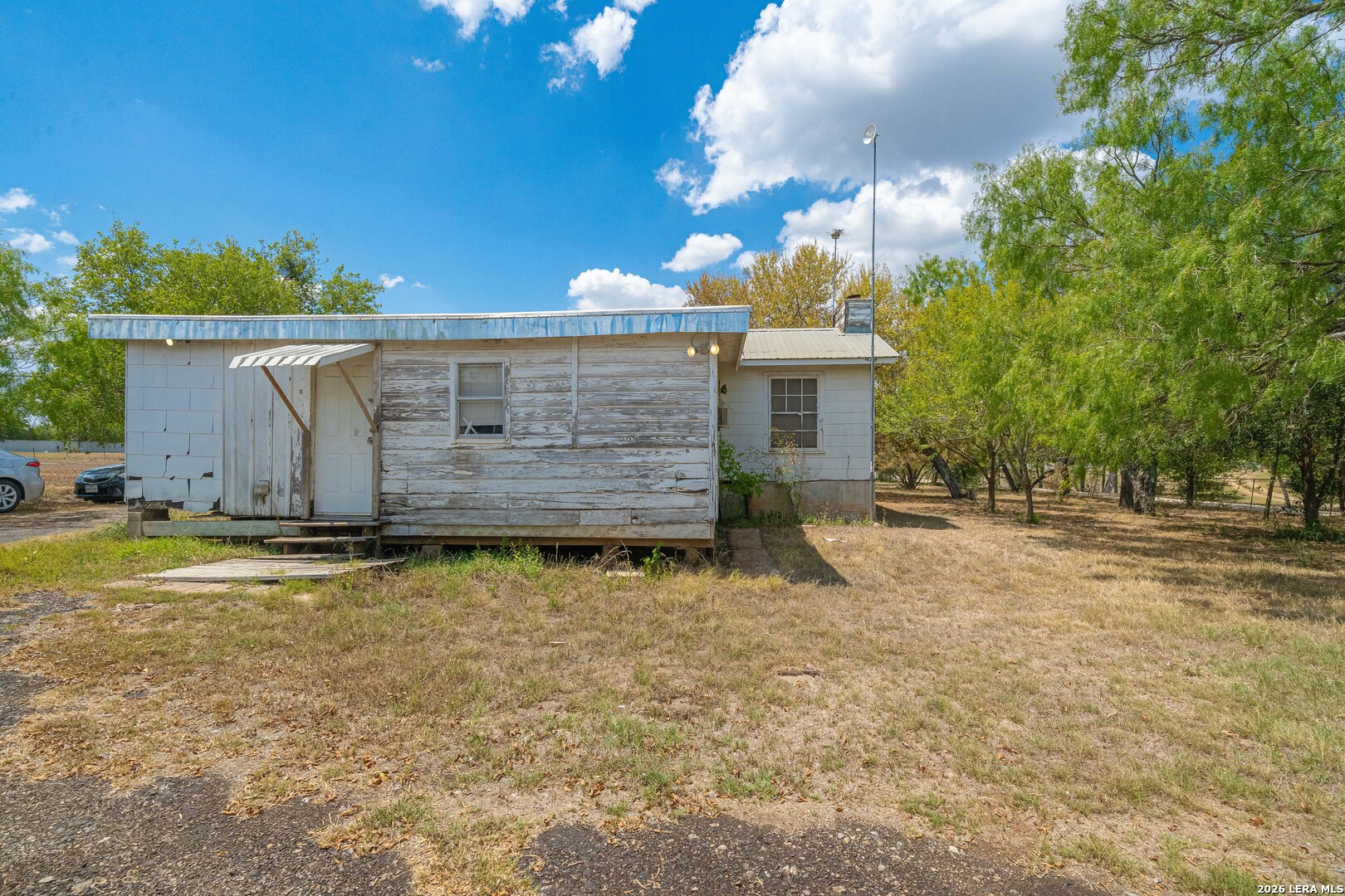 main property photo 28