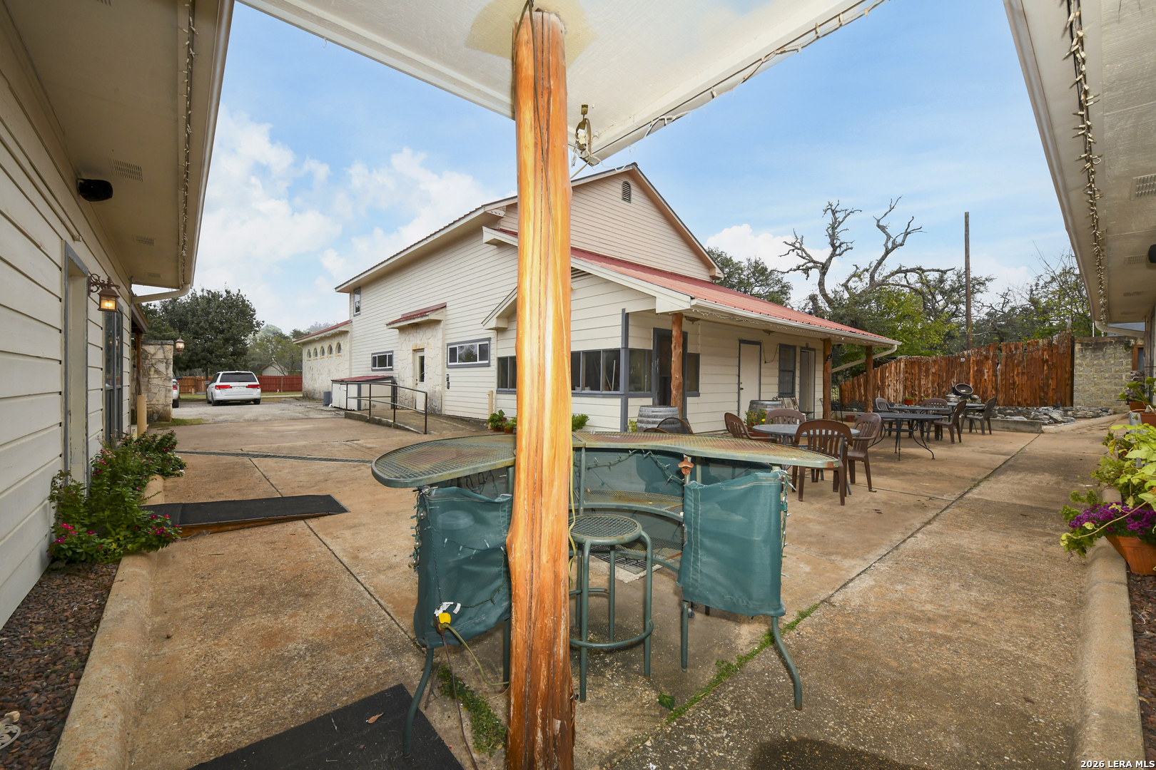 main property photo 30