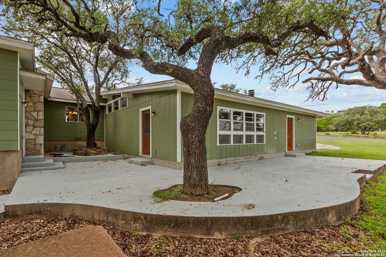main property photo 30