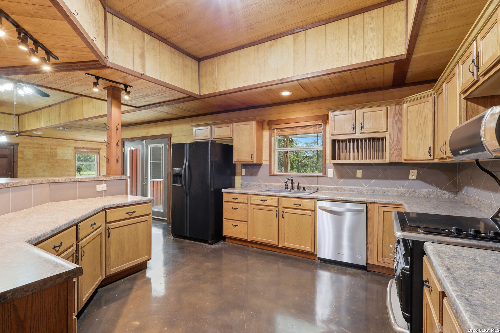 main property photo 9