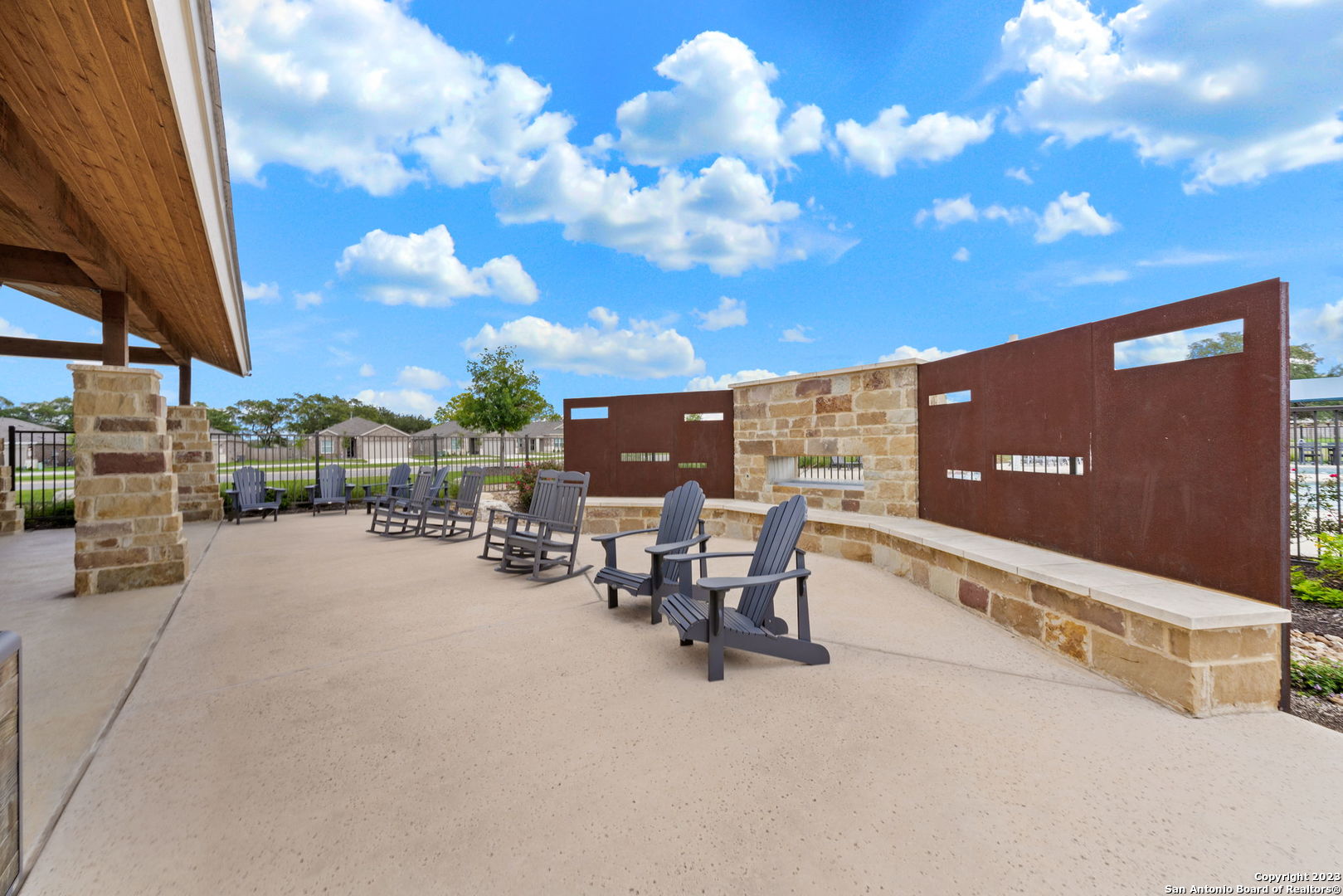 main property photo 40