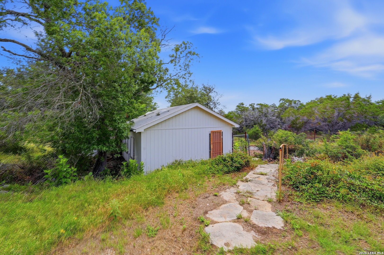 main property photo 31
