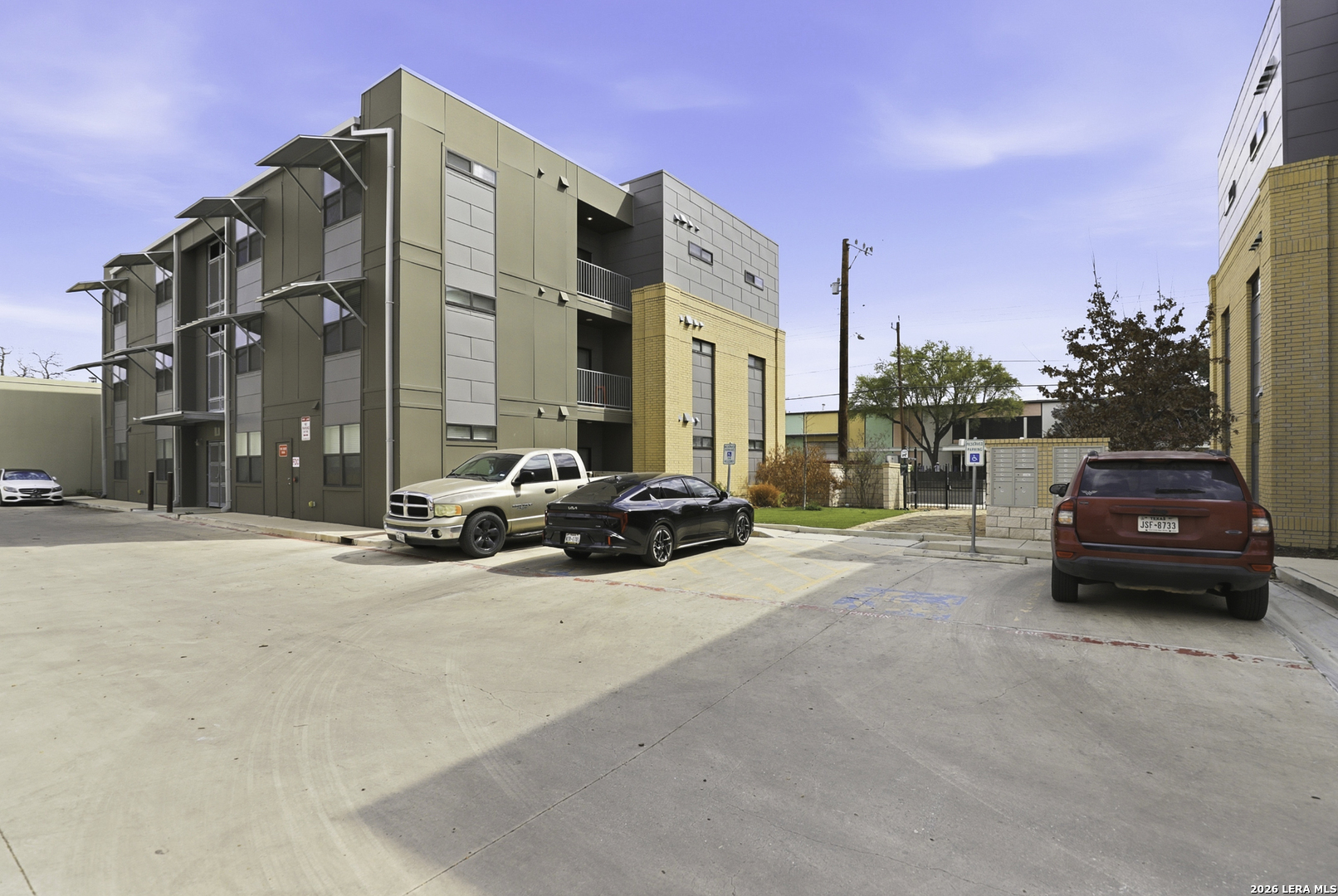 main property photo 23