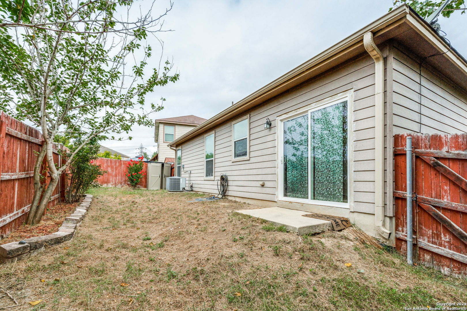 main property photo 23