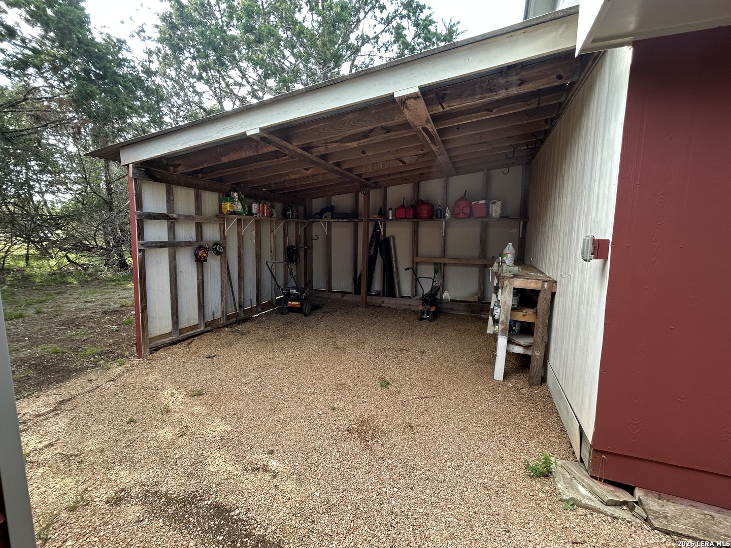 main property photo 33