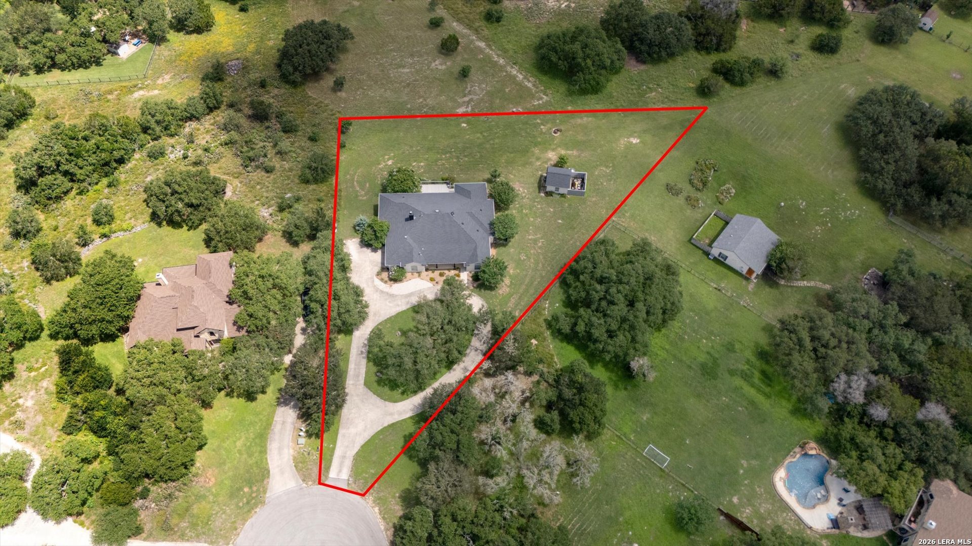 main property photo 40