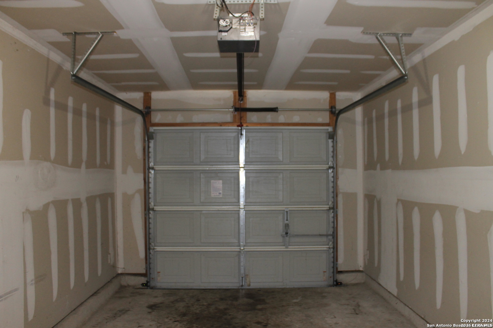 main property photo 16
