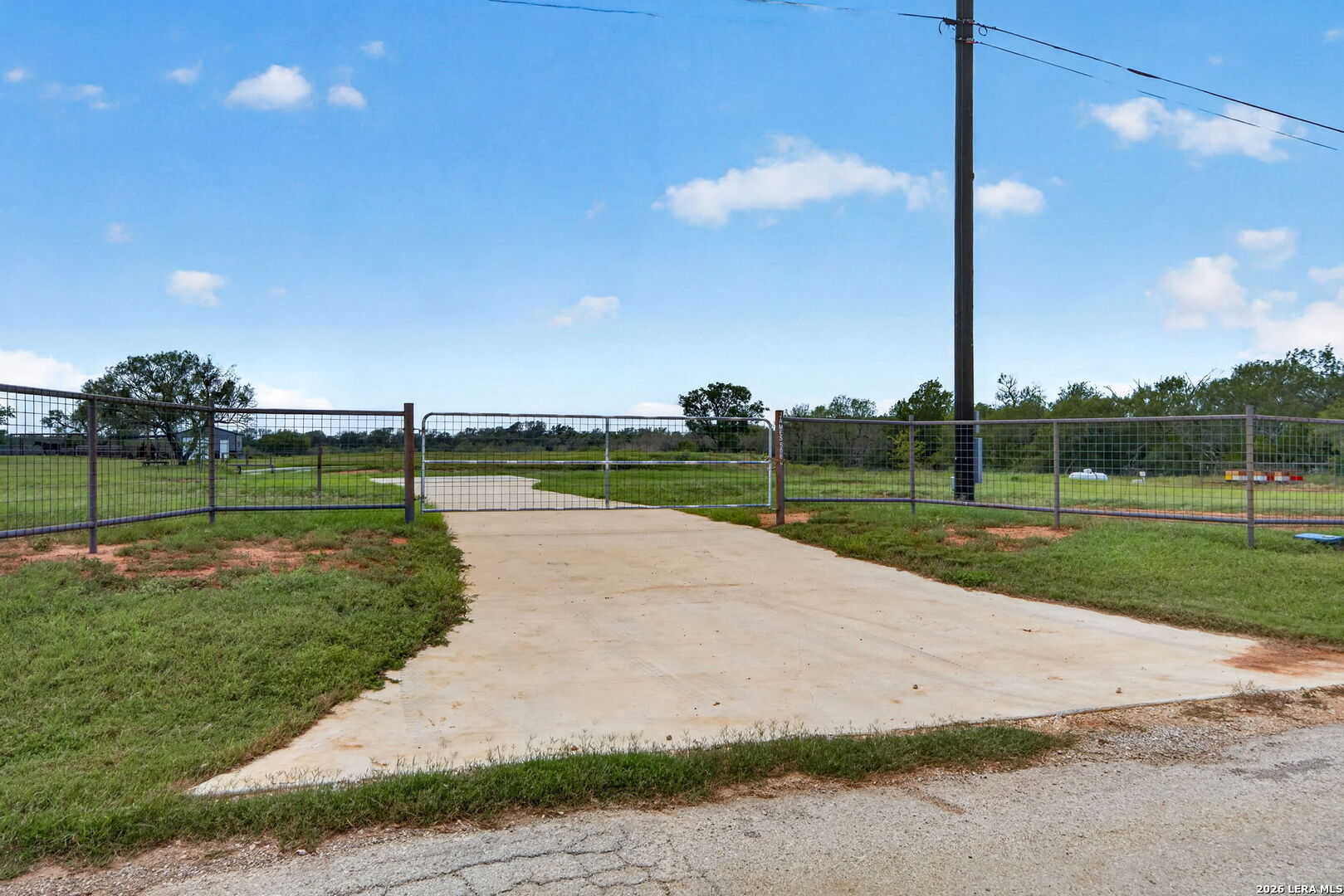 main property photo 40
