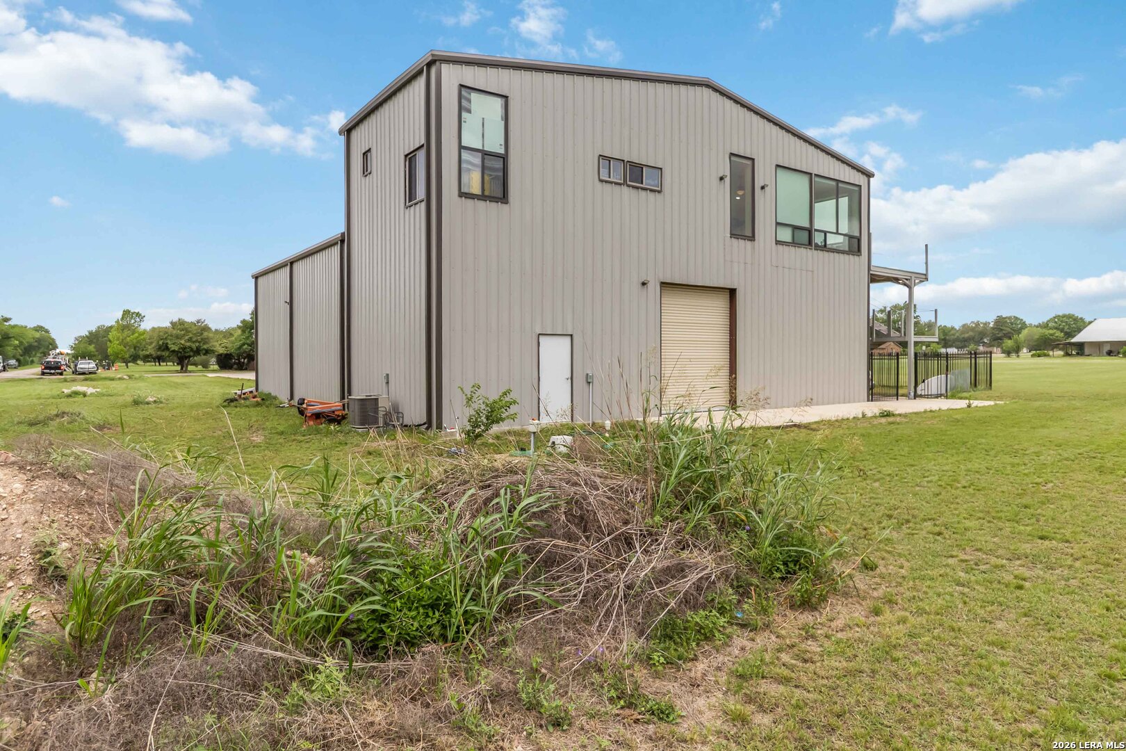 main property photo 32