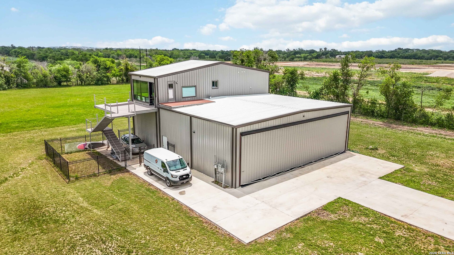 main property photo 4
