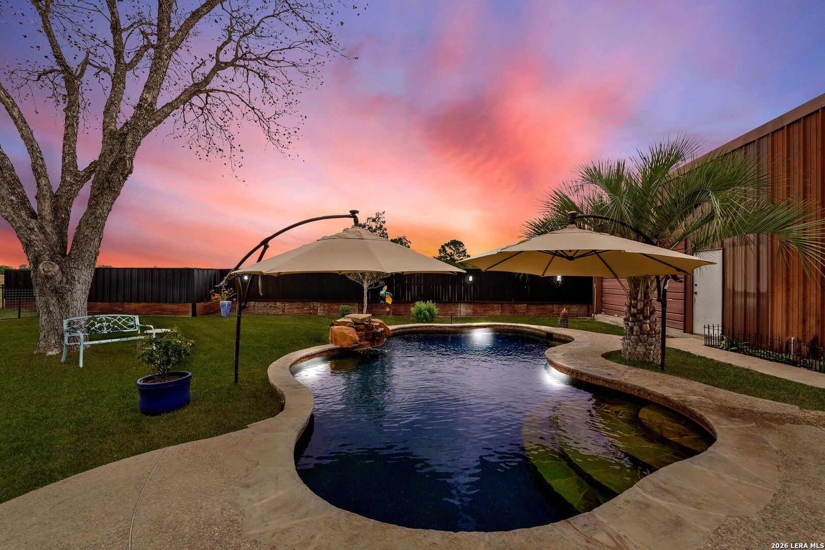 main property photo 11