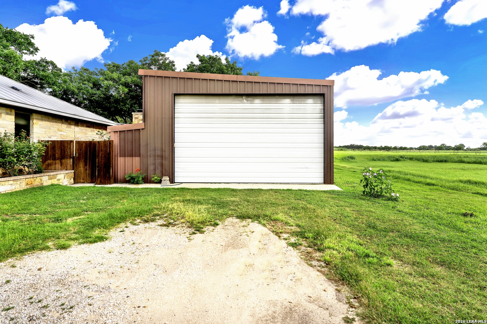 main property photo 50