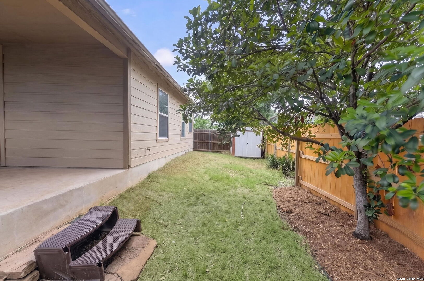 main property photo 28