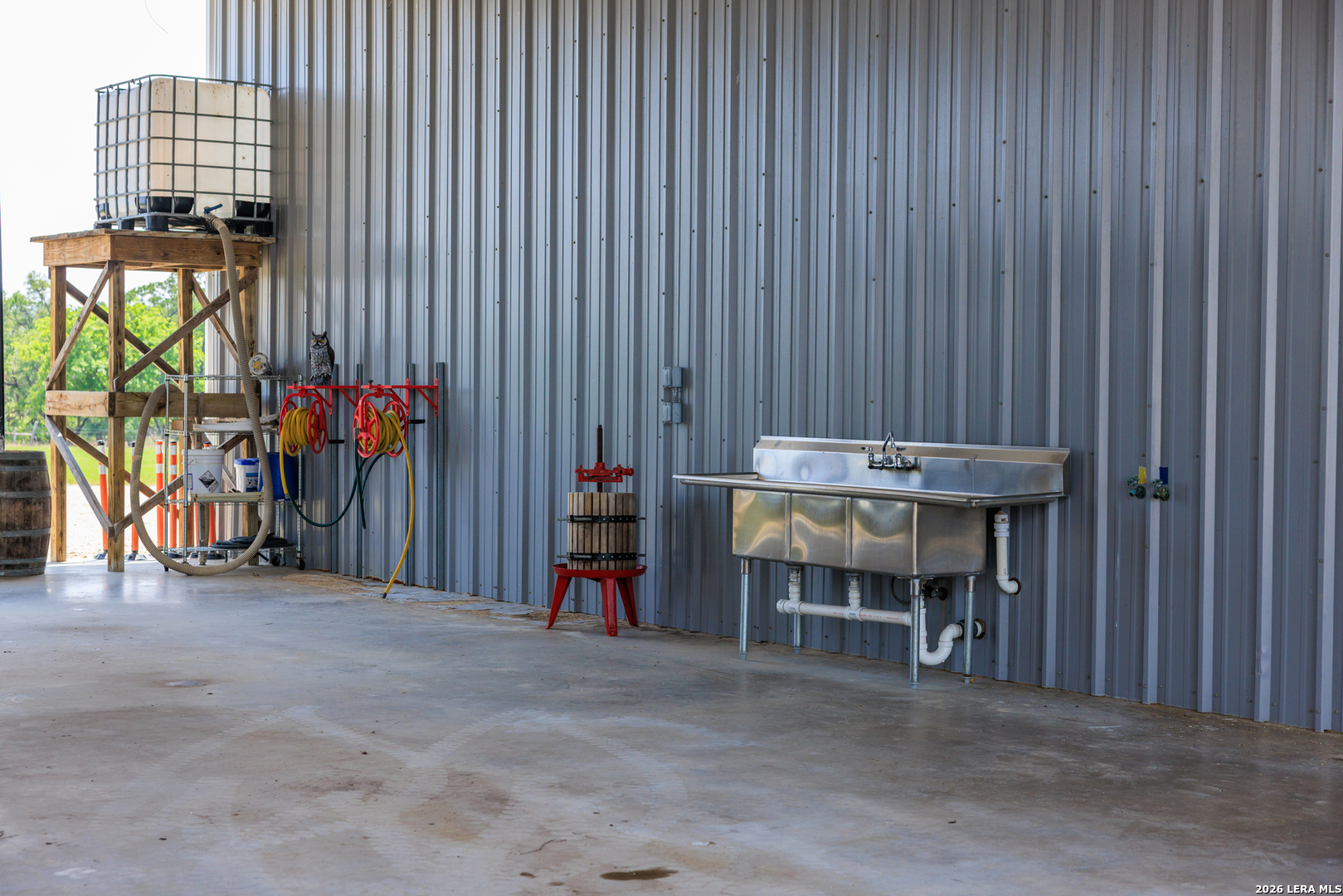 main property photo 27