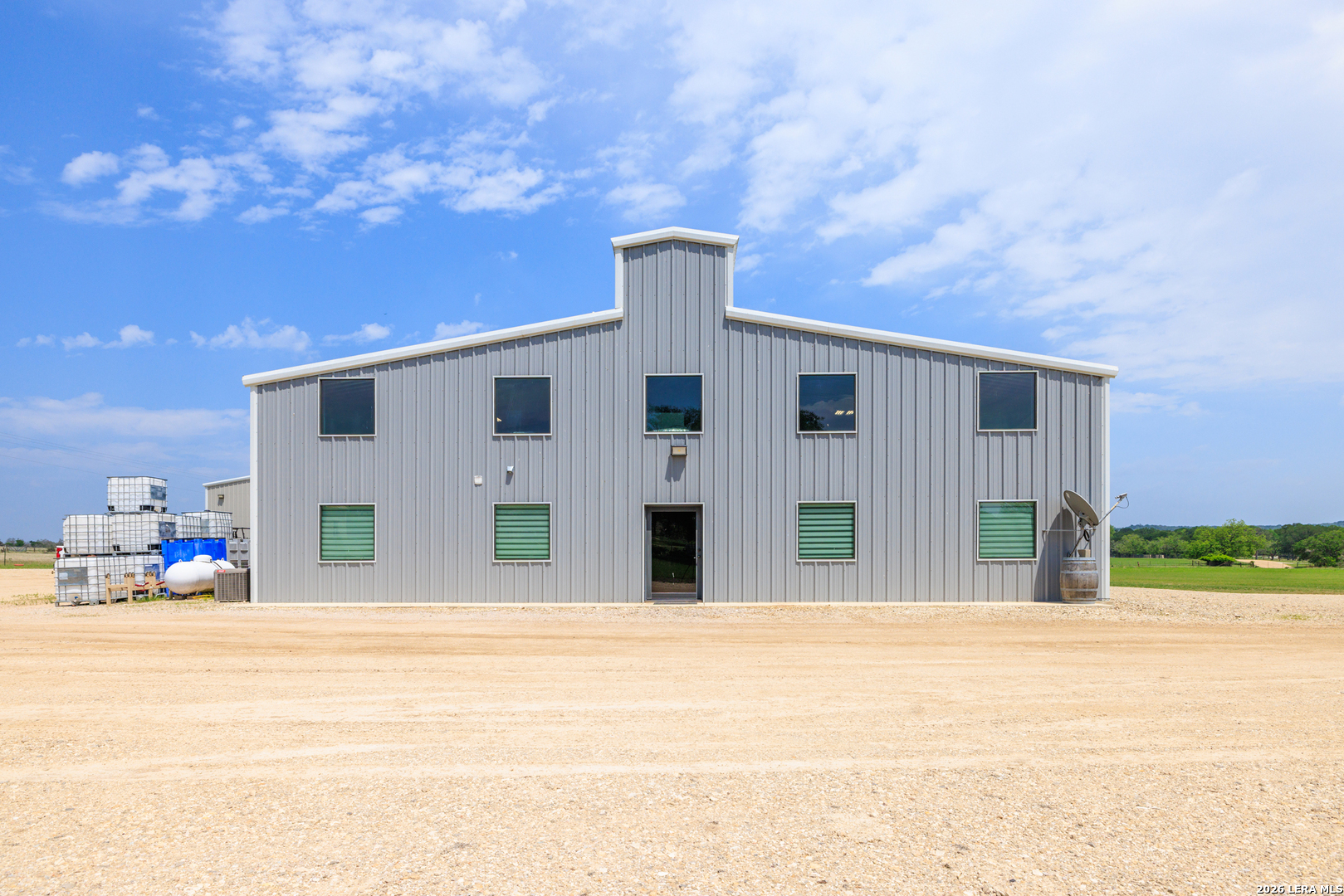 main property photo 40