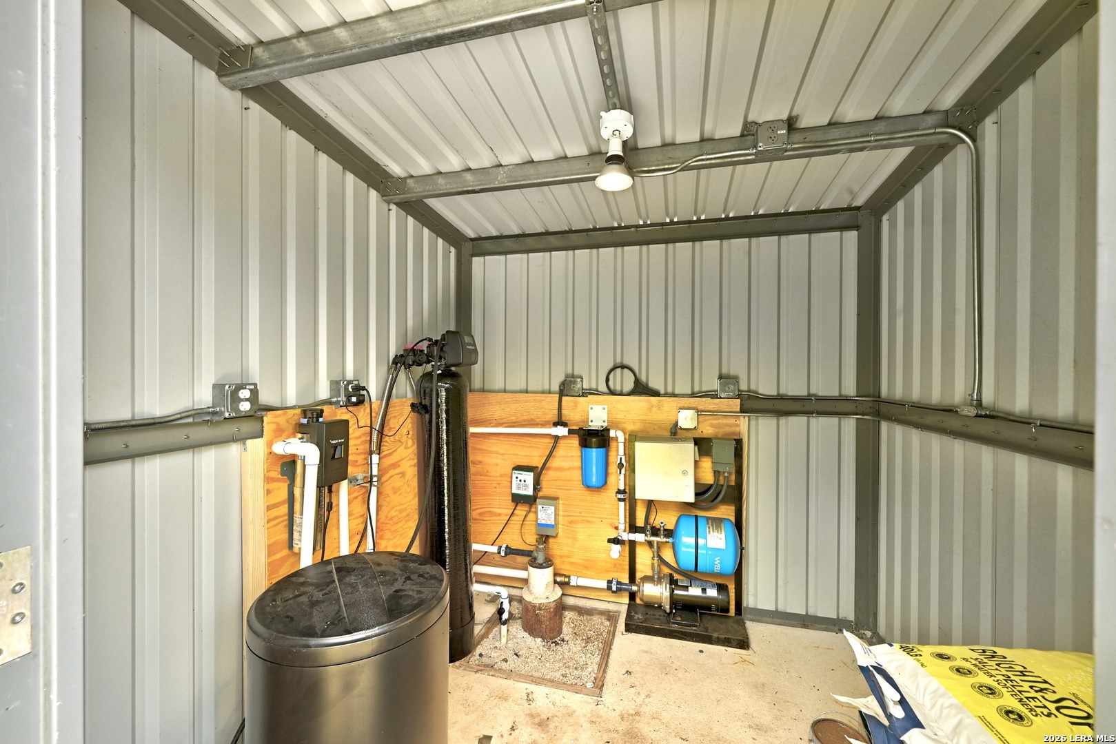 main property photo 28