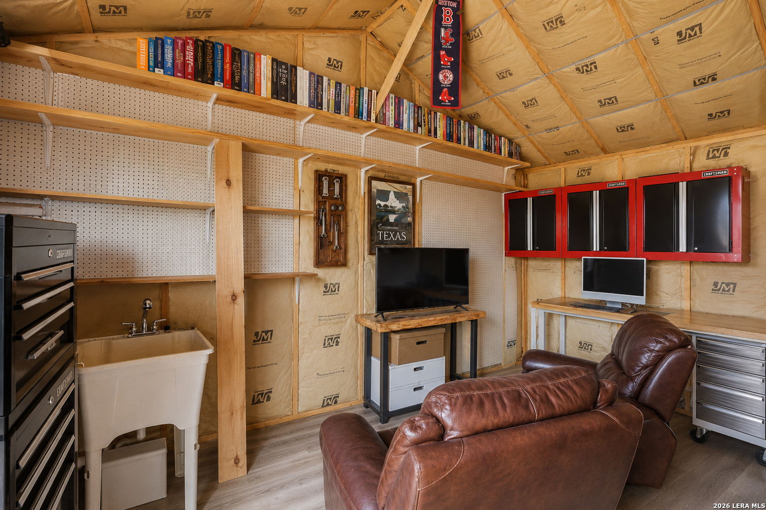 main property photo 41