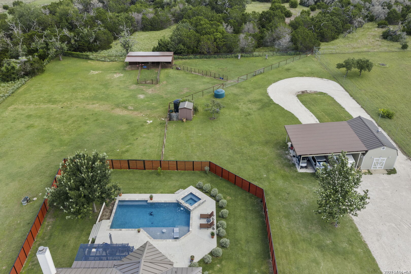 main property photo 30