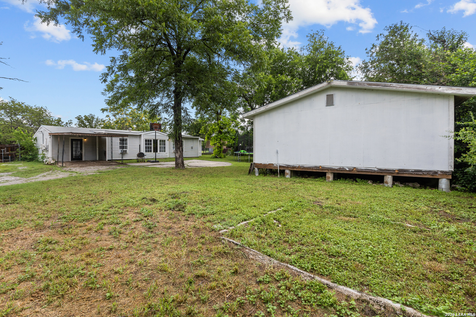 main property photo 28