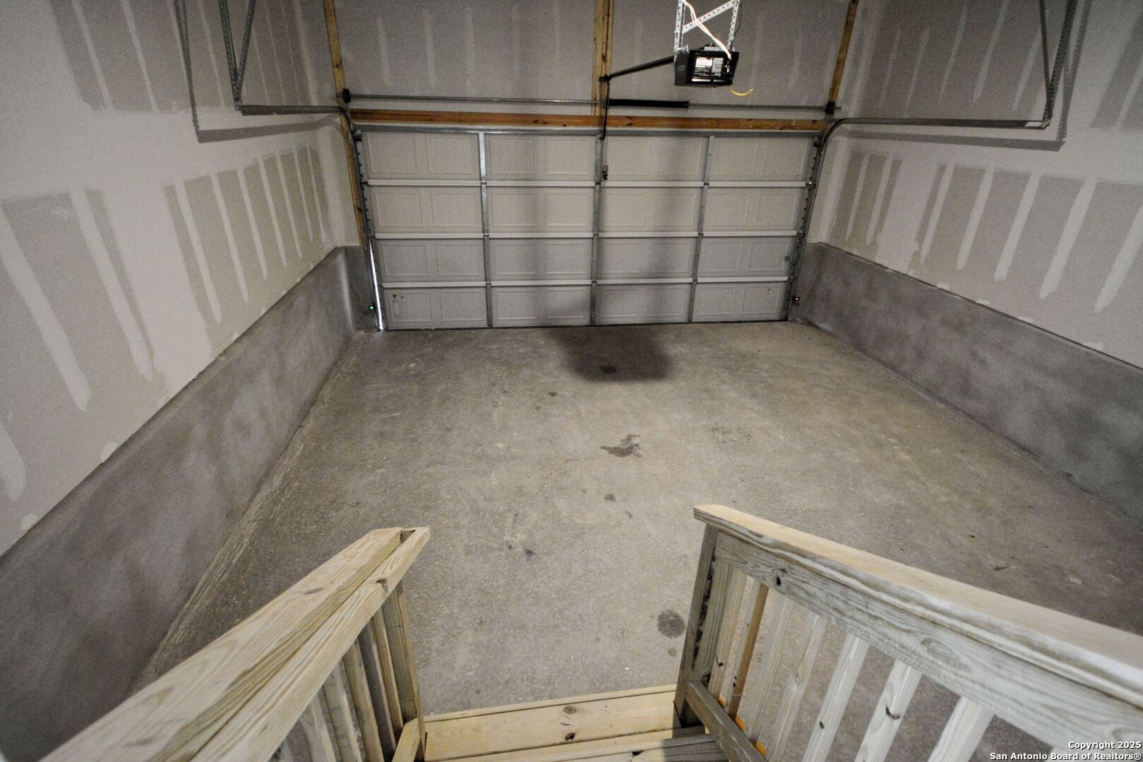main property photo 30