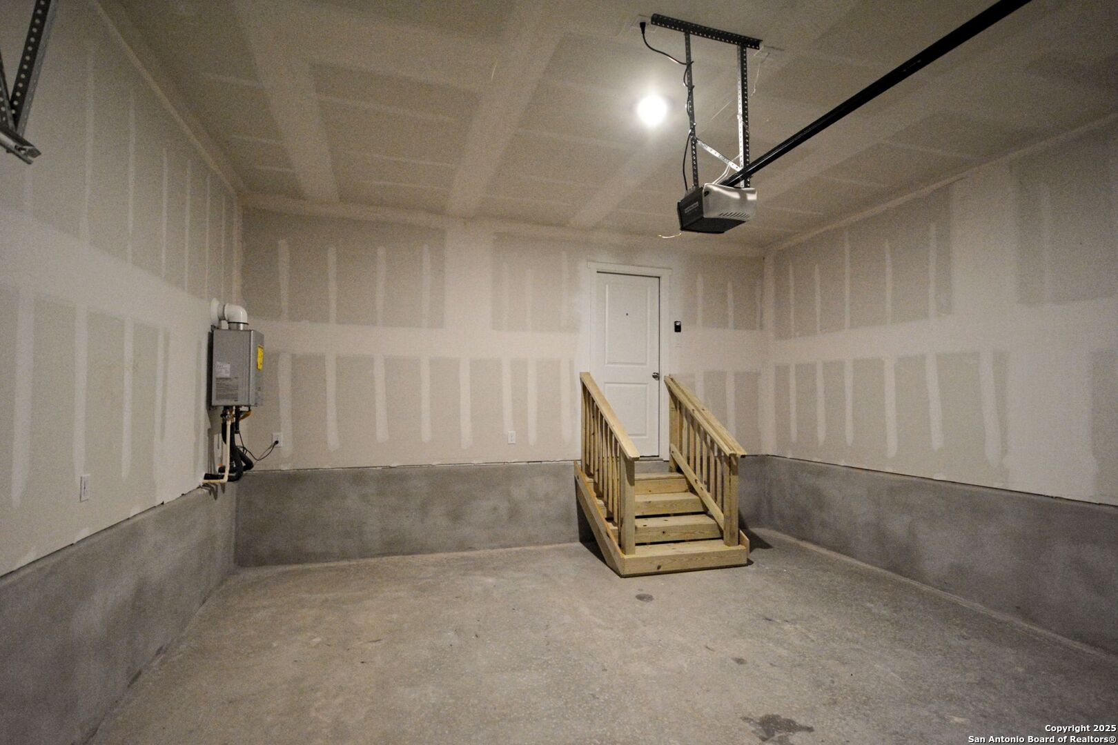 main property photo 31