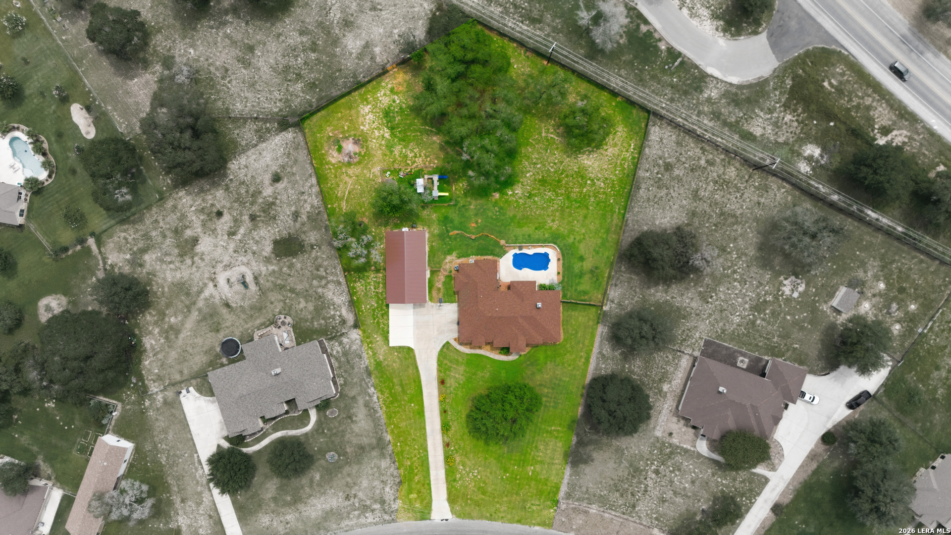 main property photo 33