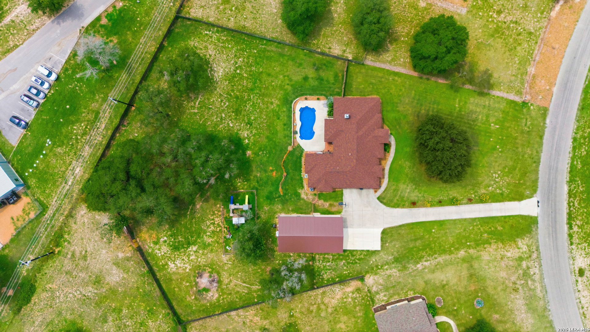 main property photo 35