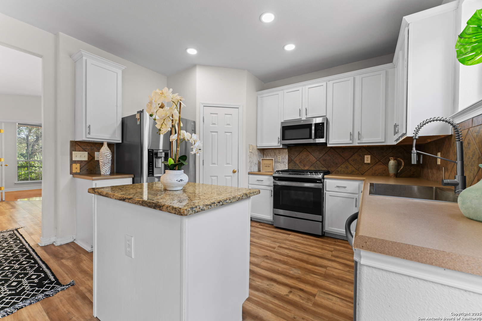 main property photo 14