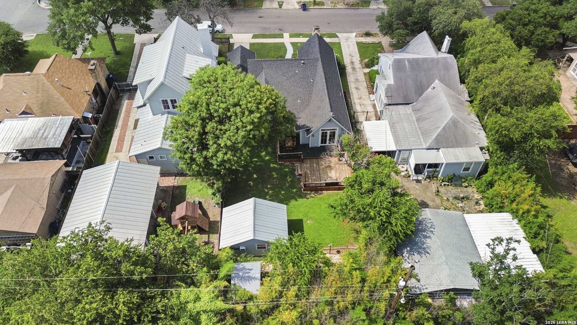 main property photo 28