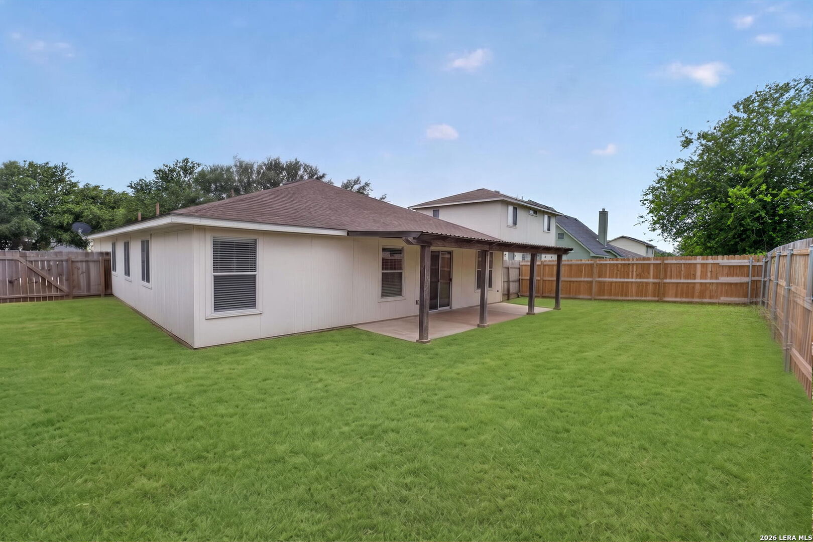 main property photo 28